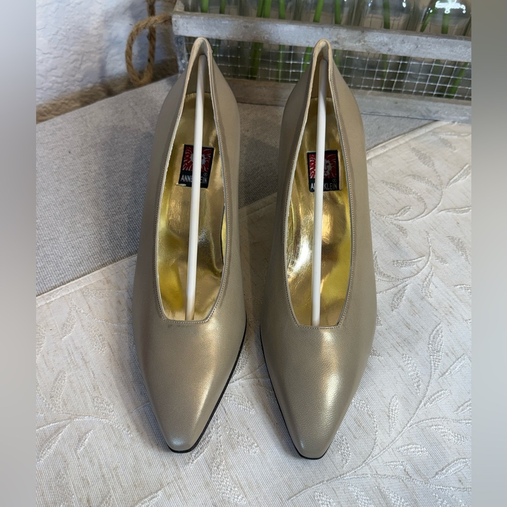 Vintage Anne Klein Leather Pump Kid Gold Wash‎ Size 9. 2" heel. Squared tip